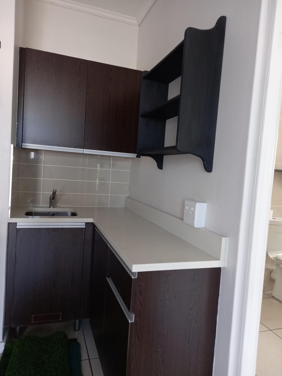 To Let 1 Bedroom Property for Rent in De Velde Western Cape